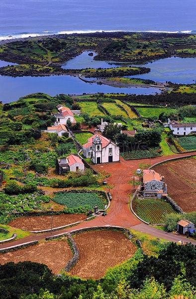 лагуна и поселение Фажэ душ Кубреш