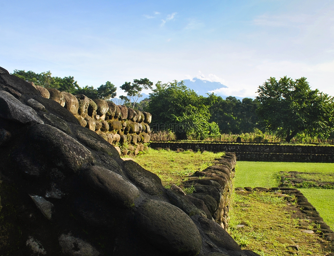вулкан Такана, видимый из Исапы на север