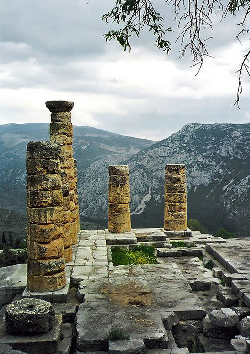руины Храма Аполлона, Дельфы