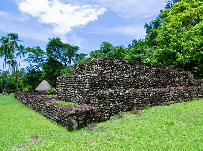 руины мараэ Арахураху, остров Таити