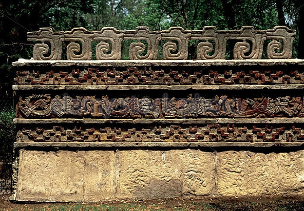 Коатепантли, известная как