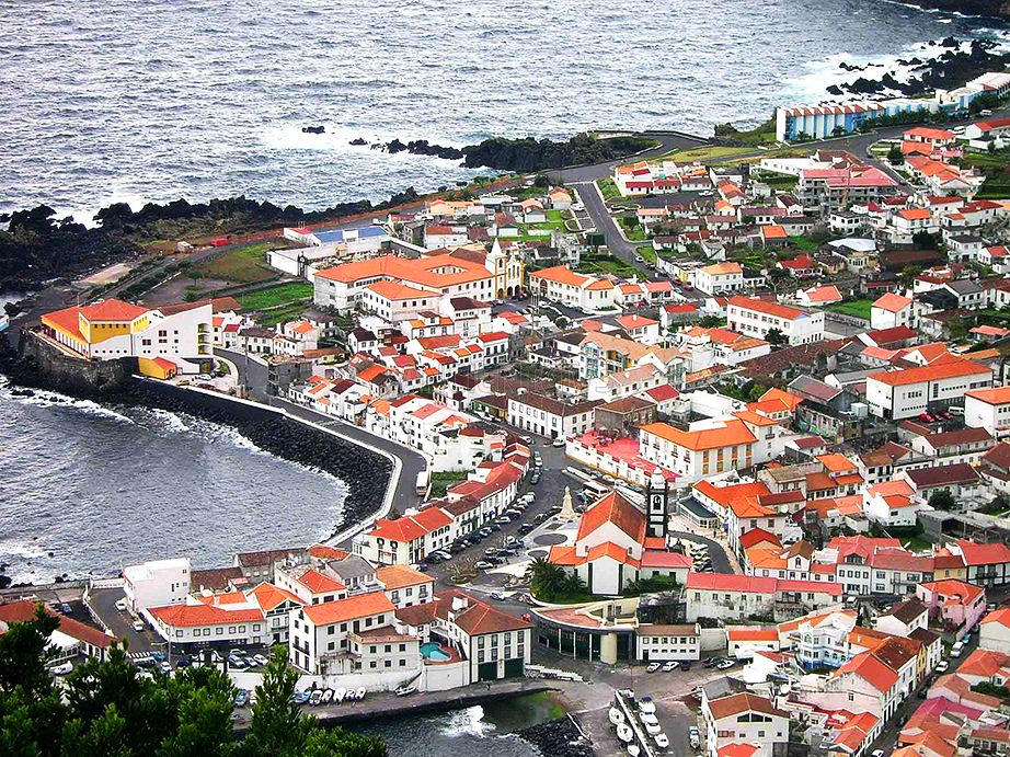 Велаш - самый крупный город острова Сан-Жоржи