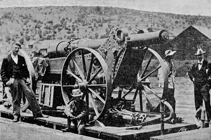 буры транспортируют 155-мм пушку Creusot