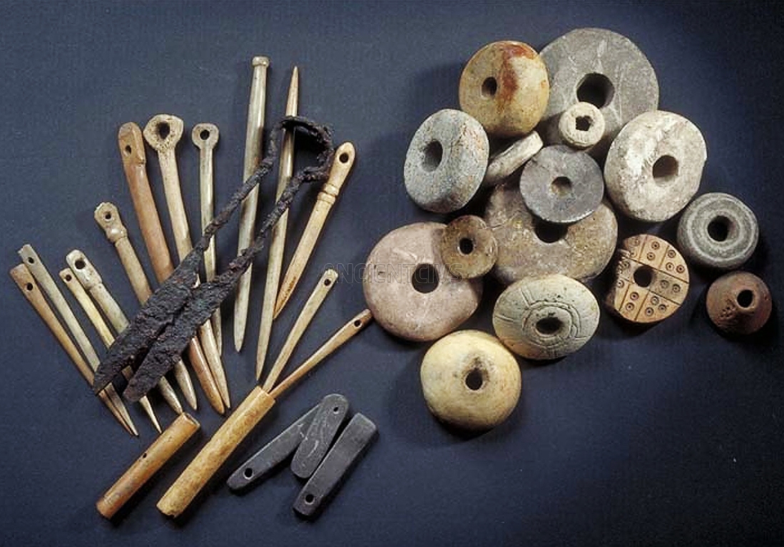 различные инструменты викингов для текстильного ремесла, Бирка