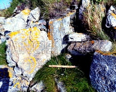 Эрозия, разрушающая этот брох на Холмс-оф-Хогаленд, Шетландские остров