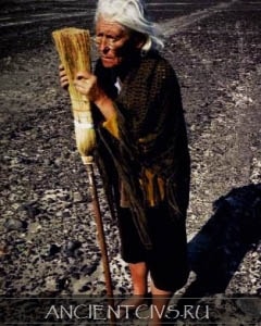 Мария Райхе (1903 - 1998 гг.) и ее знаменитая метла на плато Наска