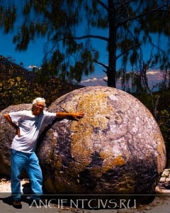 Огромные идеально круглые каменные шары на Коста-Рике